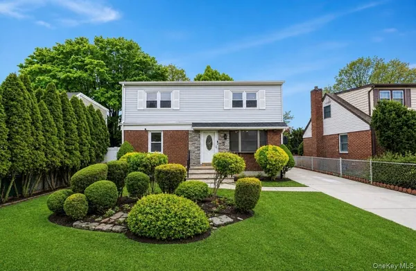 $935,000 | 5 Edward Avenue, Hicksville, NY 11801
