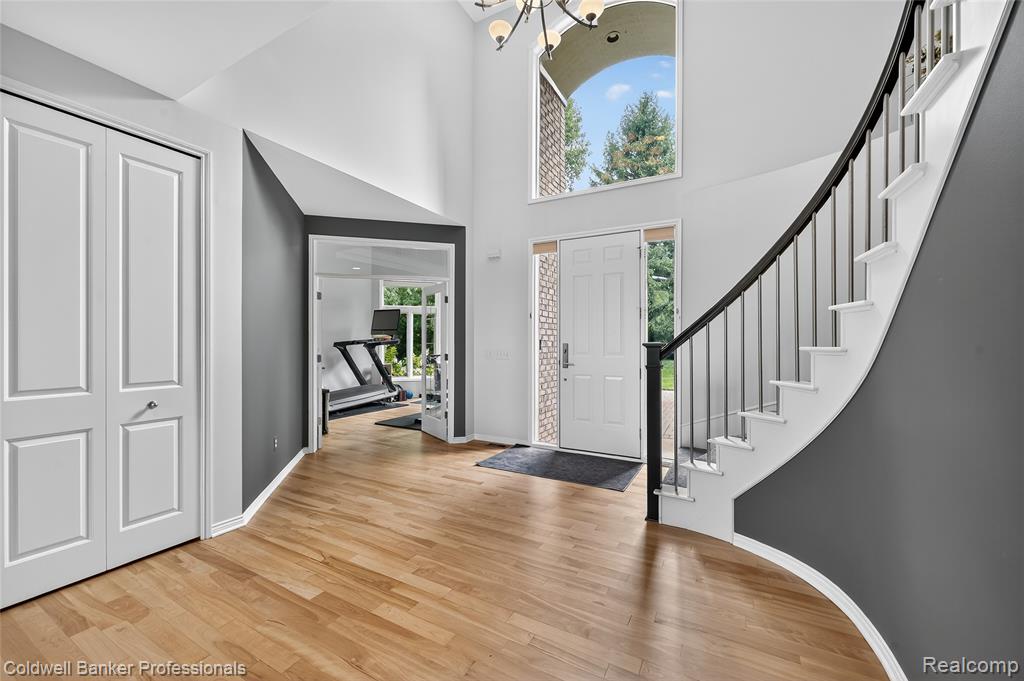 668 East Buell Road Rochester, MI 48306 - Photo 5 of 51