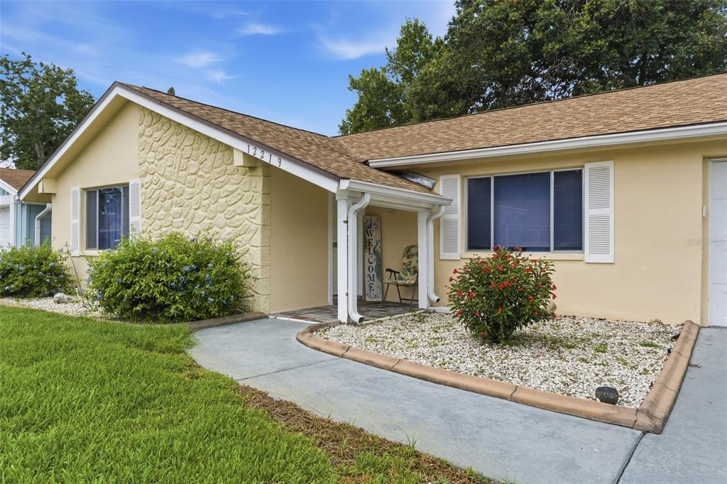 12219 Quail Run Row Bayonet Point, FL 34667 - Photo 4 of 36