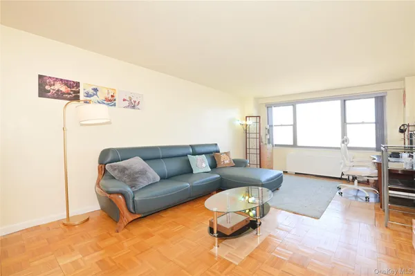 $2,000 | 61-20 Grand Central Parkway, Unit A1204 | Forest Hills