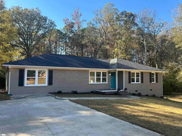 $285,000 | 226 Lakewood Drive, Clinton, SC 29325