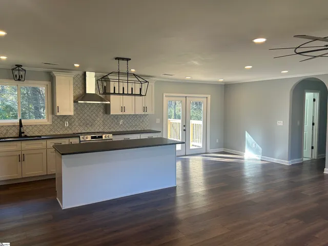 $299,900 | 226 Lakewood Drive, Clinton, SC 29325