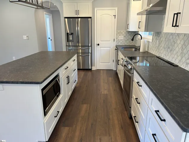 $299,900 | 226 Lakewood Drive, Clinton, SC 29325