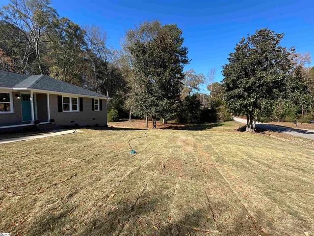 $299,900 | 226 Lakewood Drive, Clinton, SC 29325