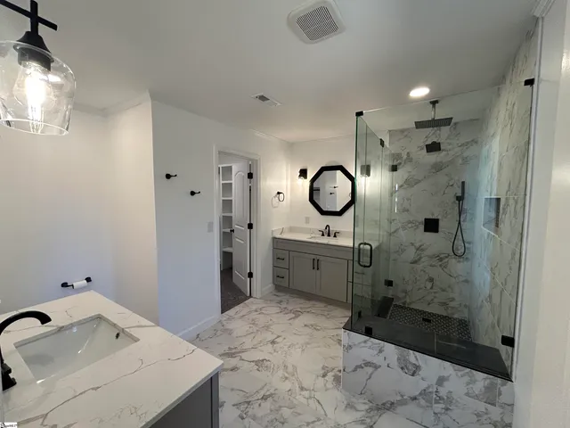 $299,900 | 226 Lakewood Drive, Clinton, SC 29325