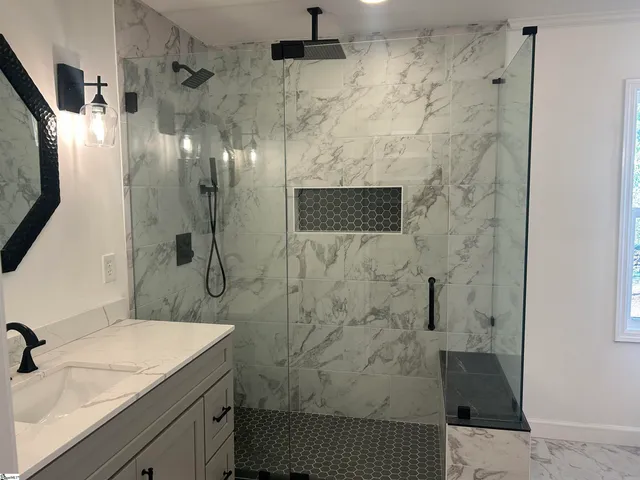 $299,900 | 226 Lakewood Drive, Clinton, SC 29325