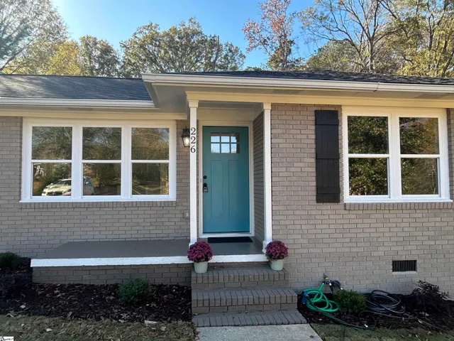 $299,900 | 226 Lakewood Drive, Clinton, SC 29325
