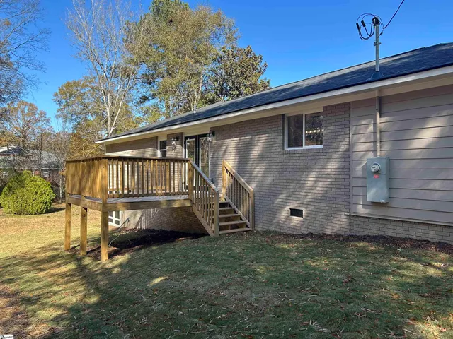 $299,900 | 226 Lakewood Drive, Clinton, SC 29325