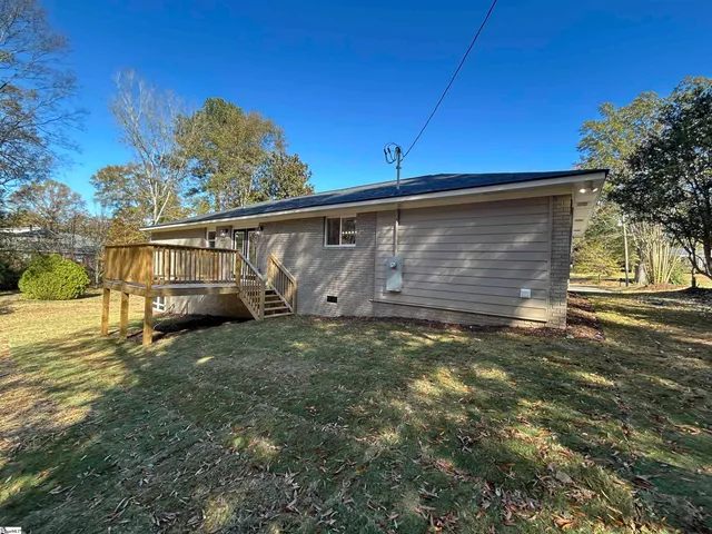 $299,900 | 226 Lakewood Drive, Clinton, SC 29325