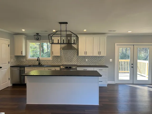 $299,900 | 226 Lakewood Drive, Clinton, SC 29325