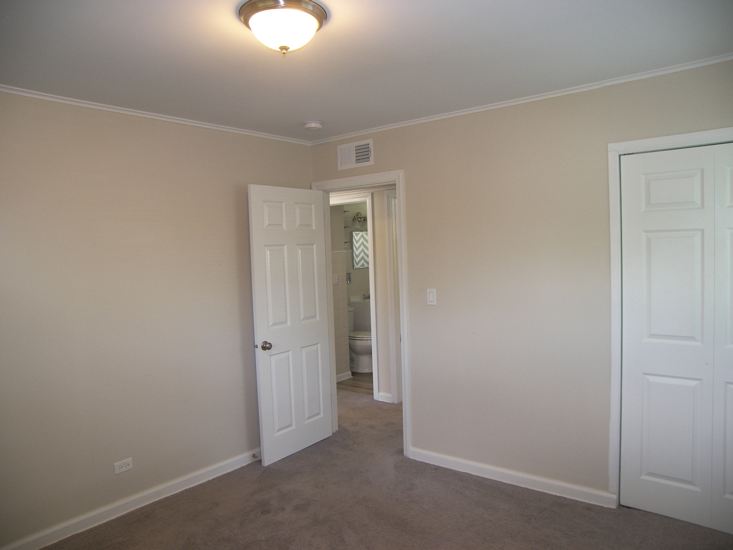 8 Crescent Road Lake Zurich, IL 60047 - Photo 13 of 17 an empty room with closet and mirror