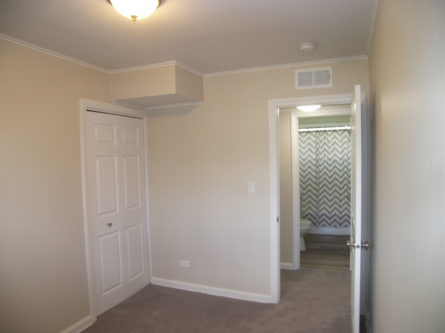 8 Crescent Road Lake Zurich, IL 60047 - Photo 15 of 17 a view of a bathroom