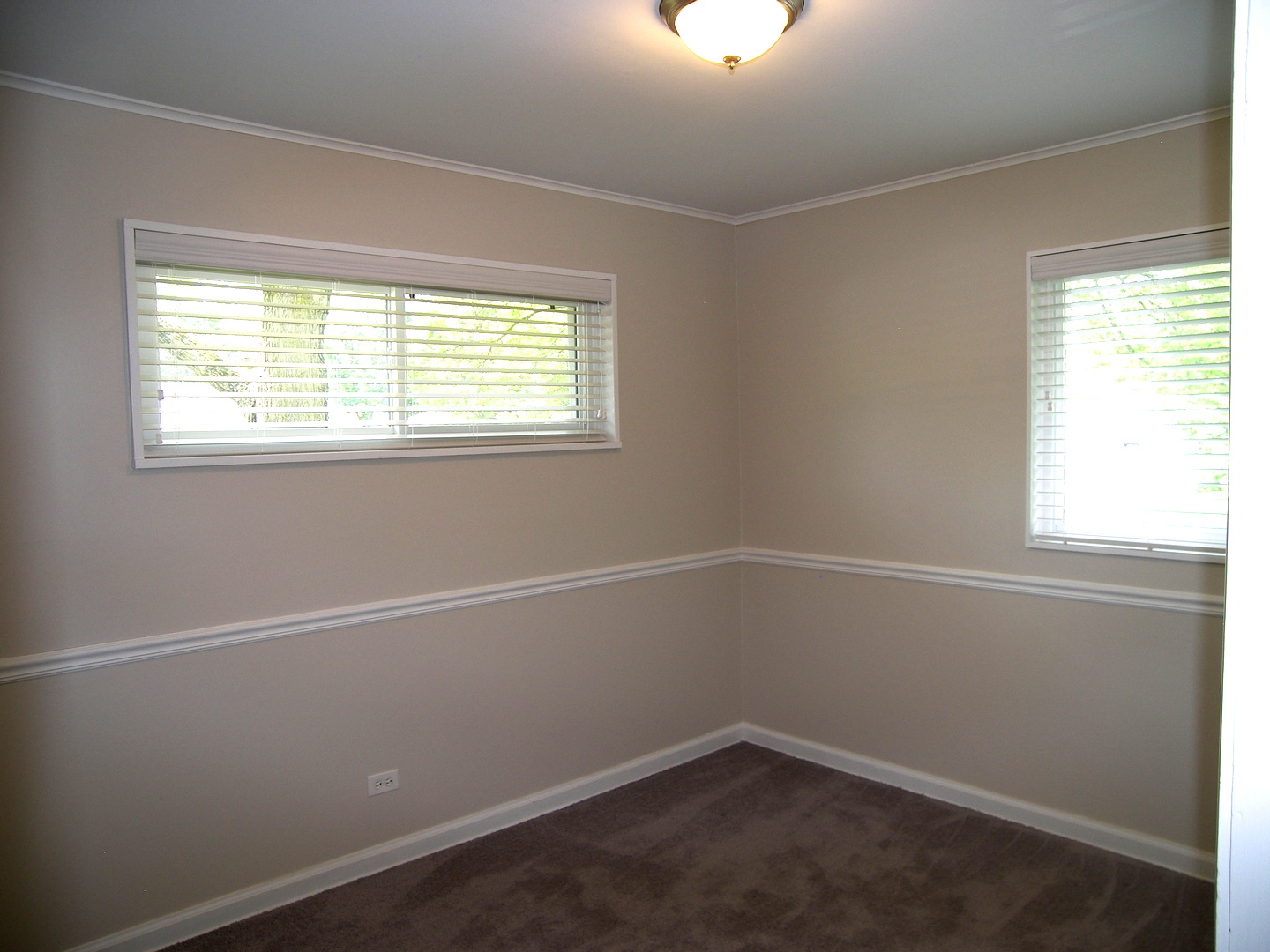 8 Crescent Road Lake Zurich, IL 60047 - Photo 10 of 17 an empty room with a window