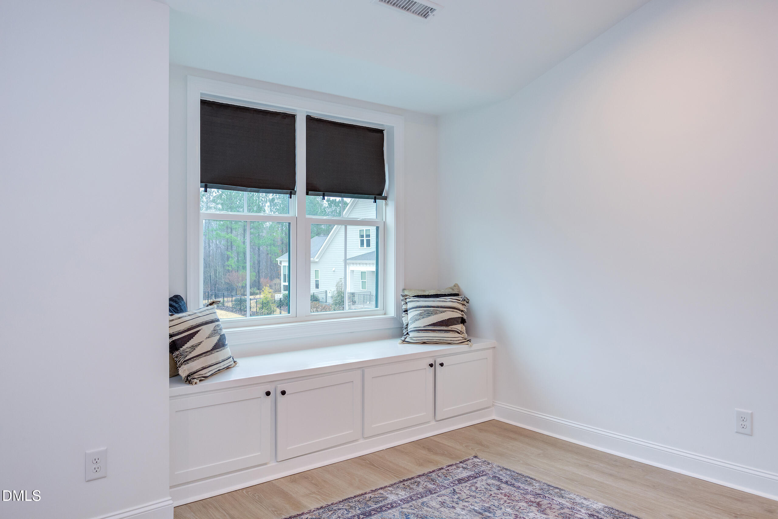 203 Post Oak Road Chapel Hill, NC 27516 - Photo 23 of 44 Window seat