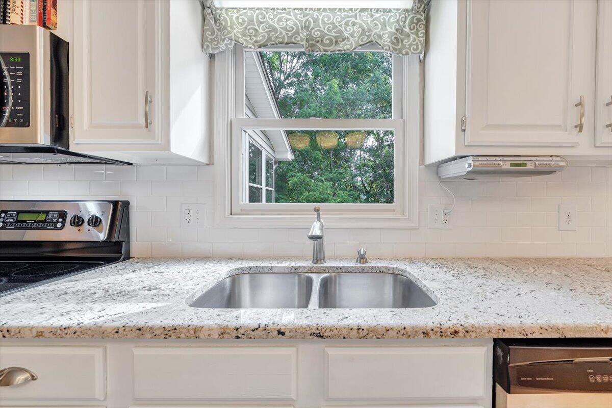 7031 Highfields Farm Trail Roanoke, VA 24018 - Photo 13 of 88 013-MIB07947-R5