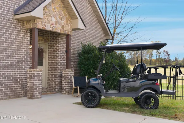 $999,000 | 8612 North Ruggles Ferry Pike, Strawberry Plains, TN 37871