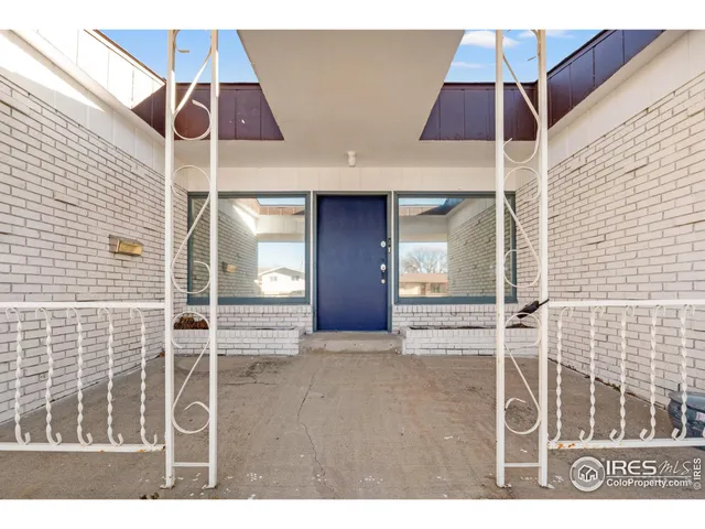 a view of a front door and outdoor space