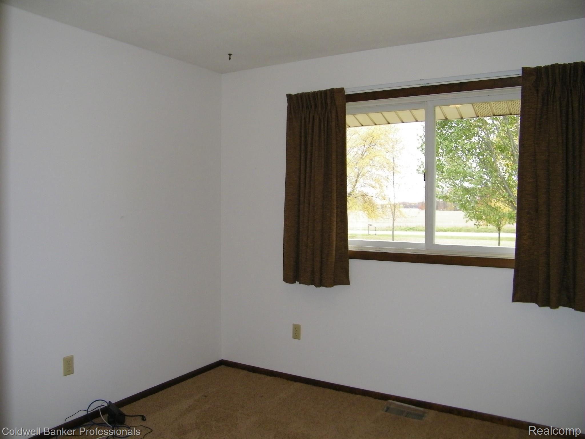 8198 Jefferson Road North Branch, MI 48461 - Photo 17 of 22 100_0449.jpg