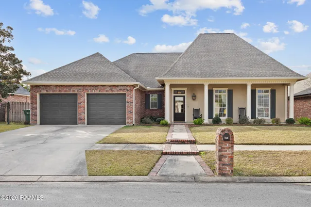 $390,000 | 203 Oak Hollow Drive, Broussard, LA 70518