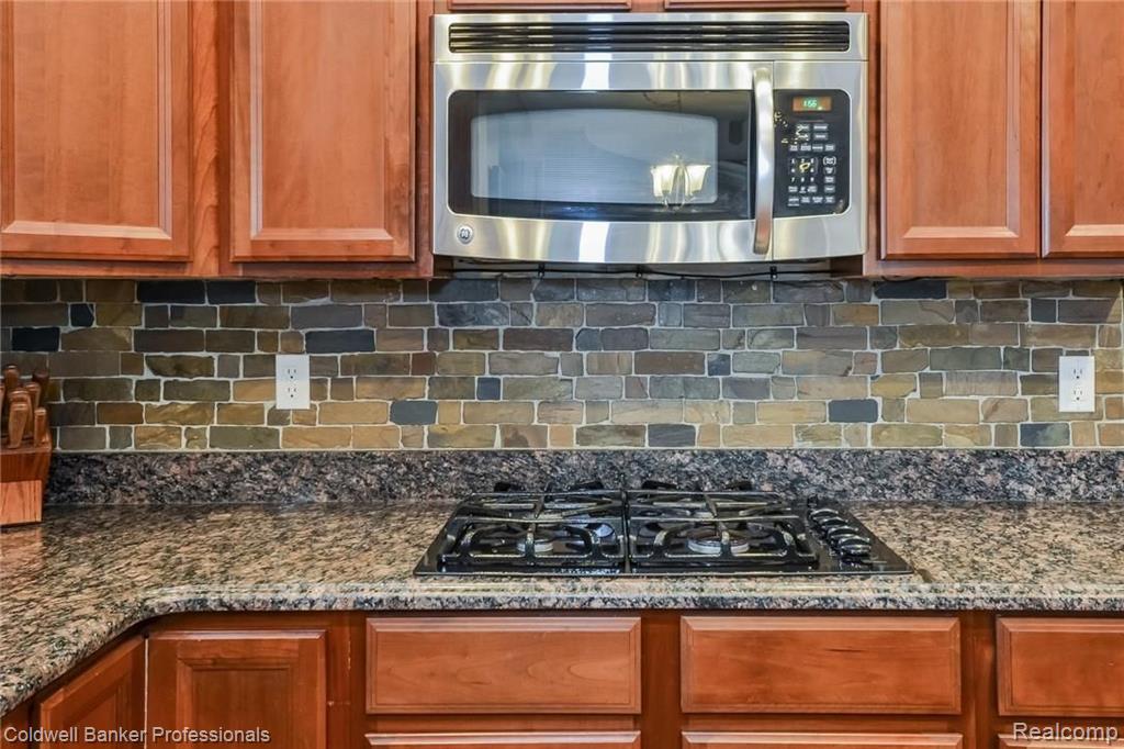 742 East Bluff Court Rochester Hills, MI 48306 - Photo 17 of 60