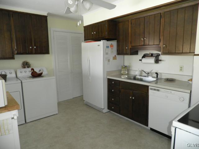 3043 Devonshire Road Allentown, PA 18103 - Photo 4 of 10 Gallery Image 4