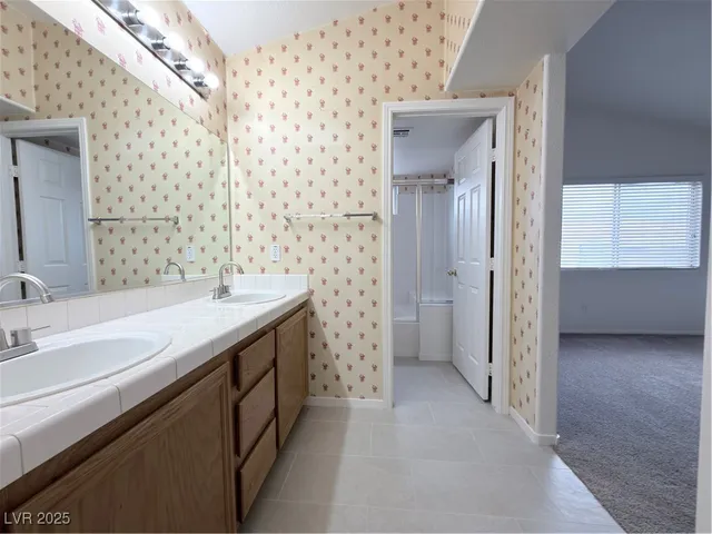 $2,100 | 8232 Fame Avenue, Las Vegas, NV 89147