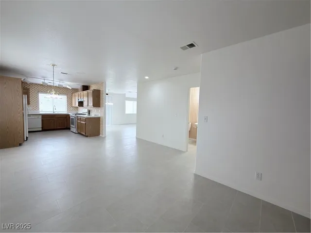 $2,100 | 8232 Fame Avenue, Las Vegas, NV 89147
