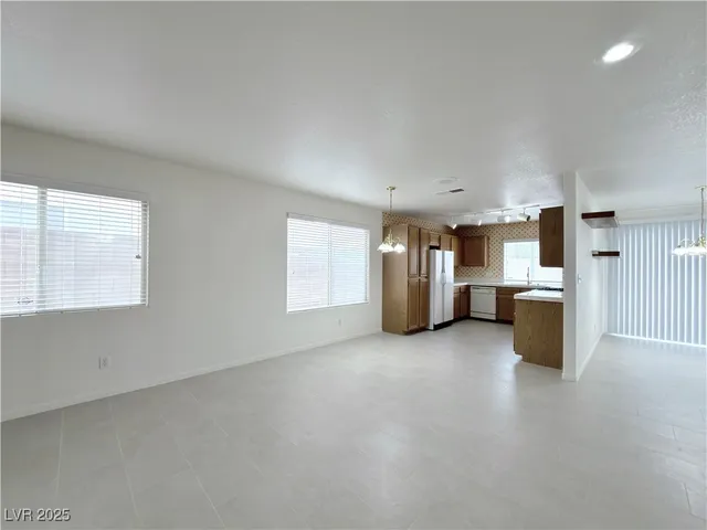 $2,100 | 8232 Fame Avenue, Las Vegas, NV 89147