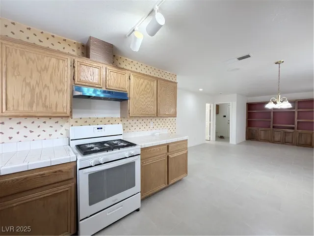 $2,100 | 8232 Fame Avenue, Las Vegas, NV 89147