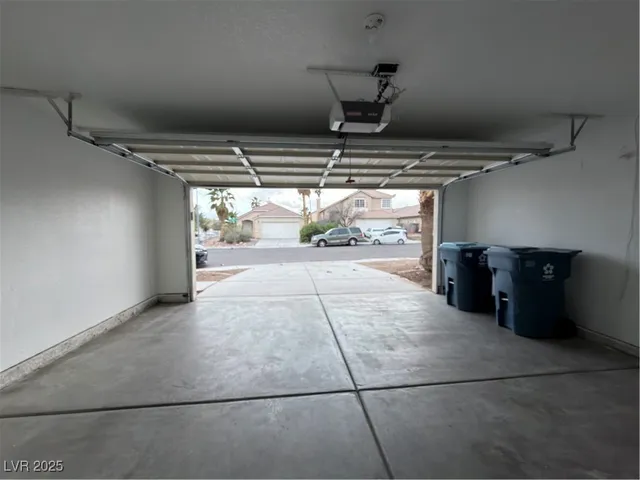 $2,100 | 8232 Fame Avenue, Las Vegas, NV 89147