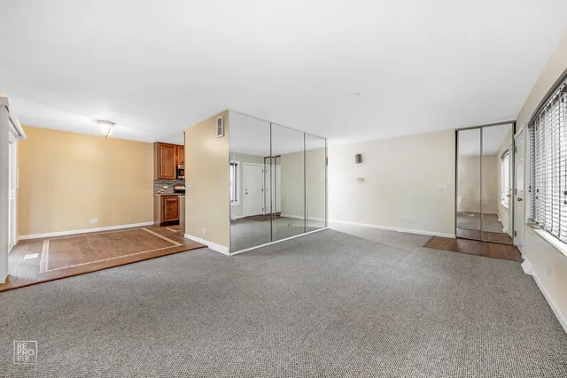 $1,895 | 636 Forum Drive, Roselle, IL 60172