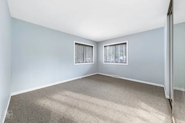 $1,895 | 636 Forum Drive, Roselle, IL 60172