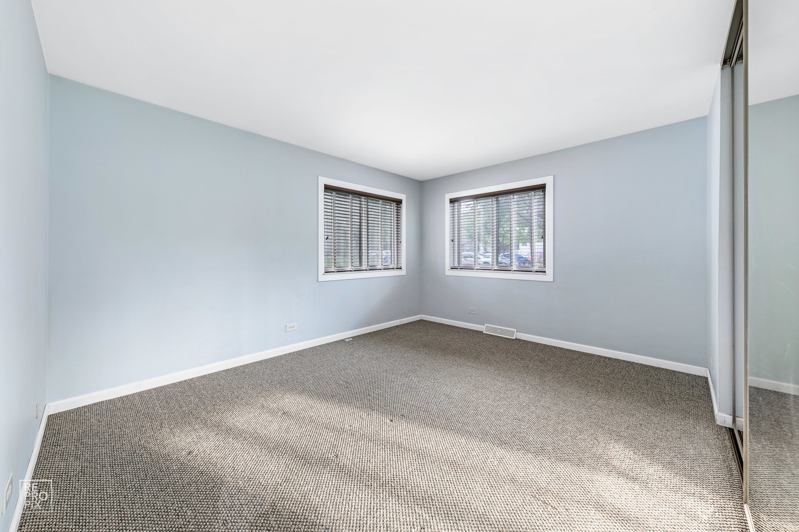 636 Forum Drive Roselle, IL 60172 - Photo 7 of 10