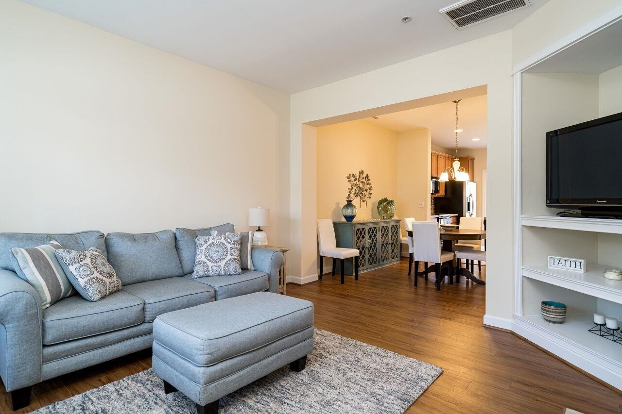 8007 Sunset Branch Court Raleigh, NC 27612 - Photo 7 of 27 Living Room