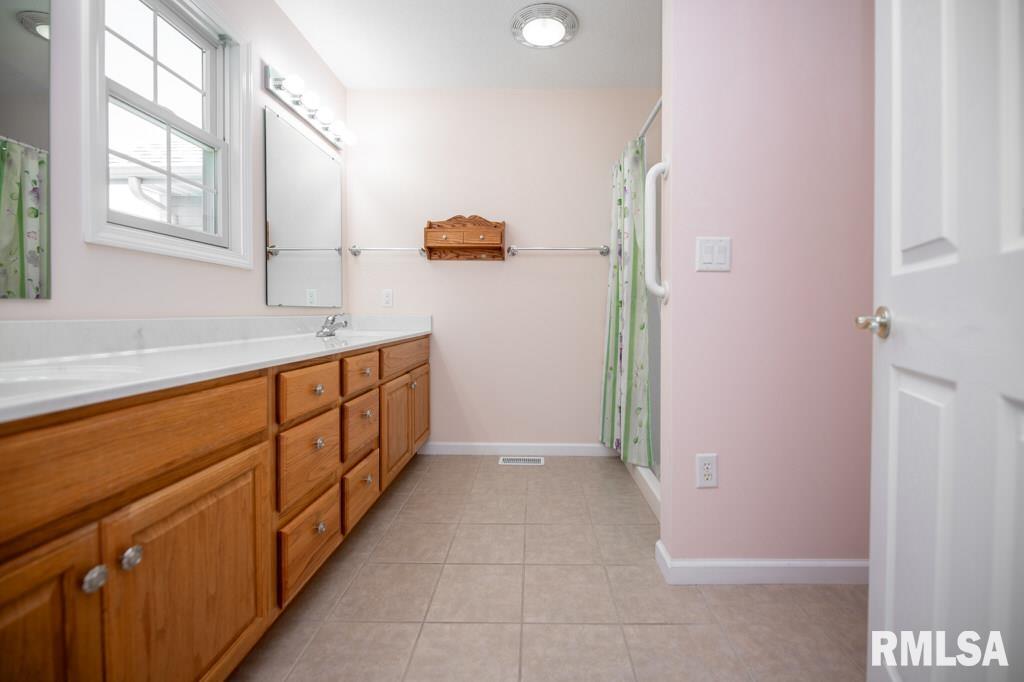 2425 Delaware Street Pekin, IL 61554 - Photo 31 of 48