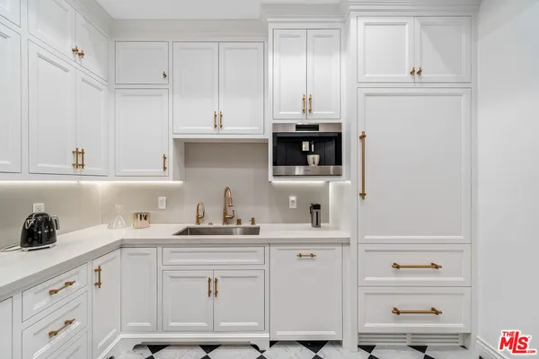 $1,749,000 | 433 North Doheny Drive, Unit 103, Beverly Hills, CA 90210