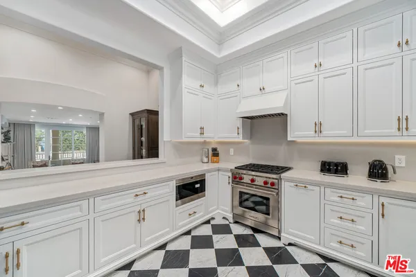 $1,749,000 | 433 North Doheny Drive, Unit 103, Beverly Hills, CA 90210