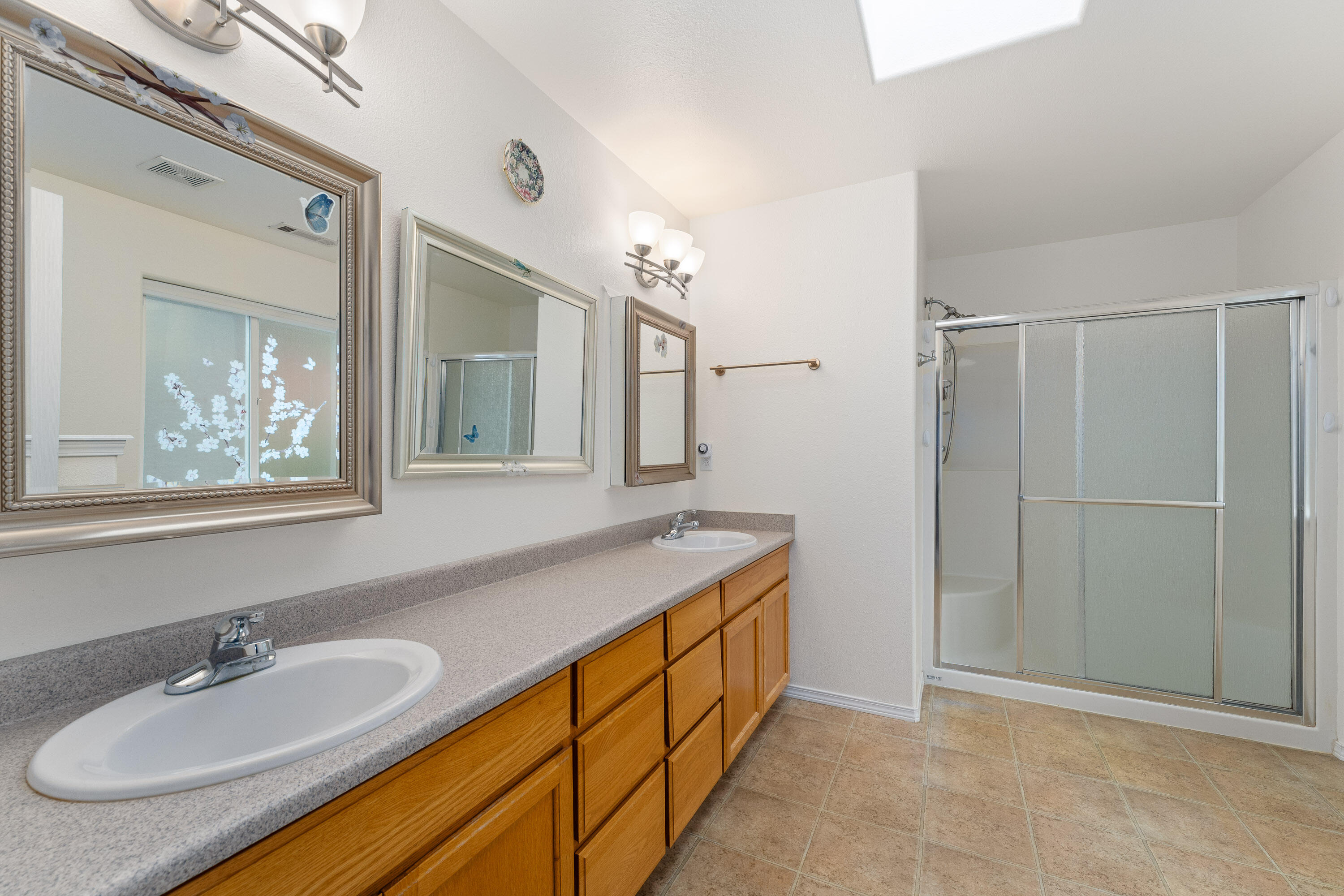 335 Cornett Lane Cave Junction, OR 97523 - Photo 24 of 55 Master Bathroom