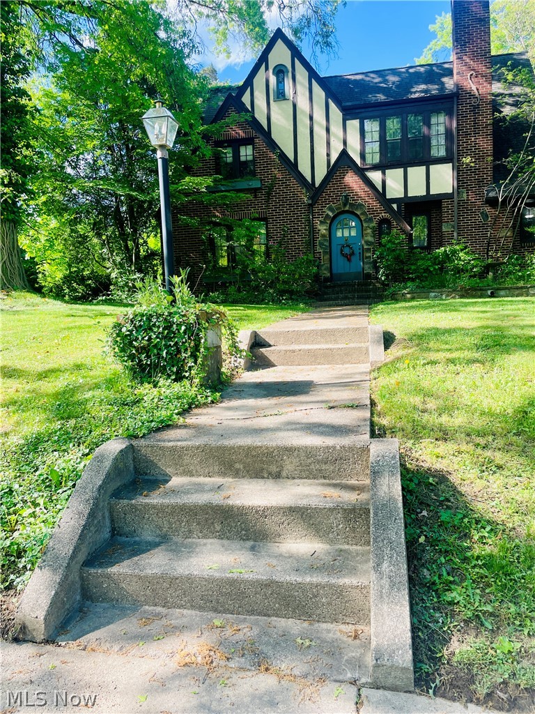 923 Mayfair Road Akron, OH 44303 - Photo 11 of 31 Exterior stairs