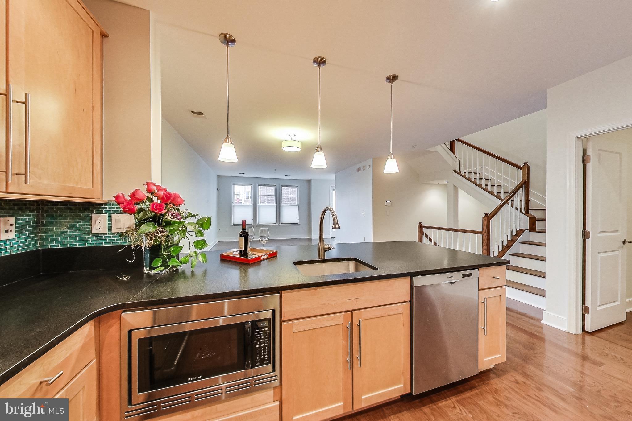 1418 North Rhodes Street, Unit B120 Arlington, VA 22209 - Photo 6 of 23 GOURMET KITCHEN