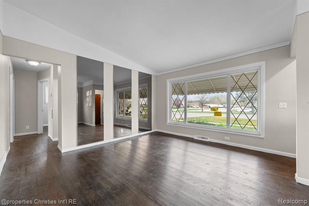 24680 Kelly Road Eastpointe, MI 48021 - Photo 2 of 20