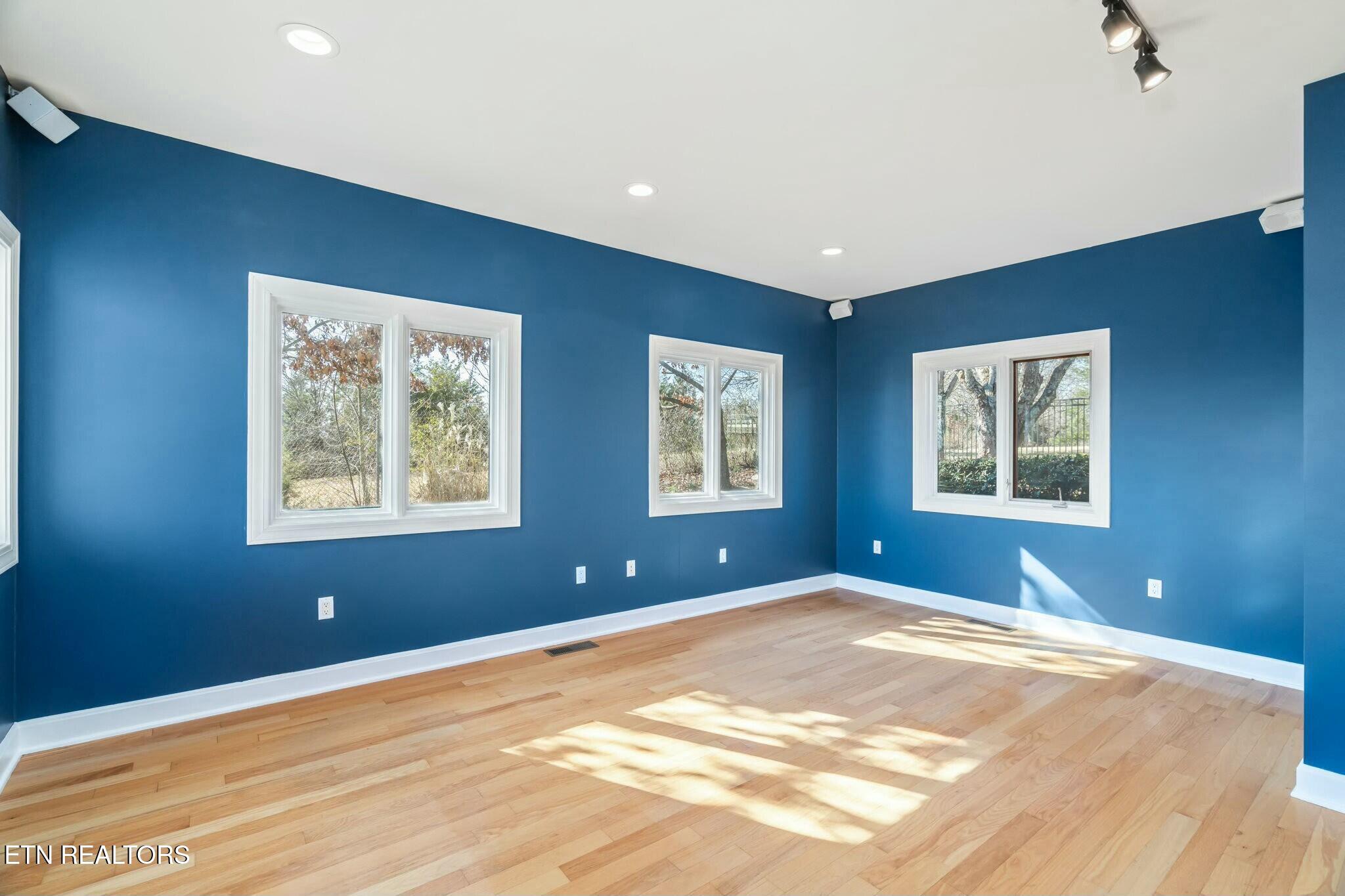 1809 Falling Waters Road Knoxville, TN 37922 - Photo 33 of 52 Guest Room on Main