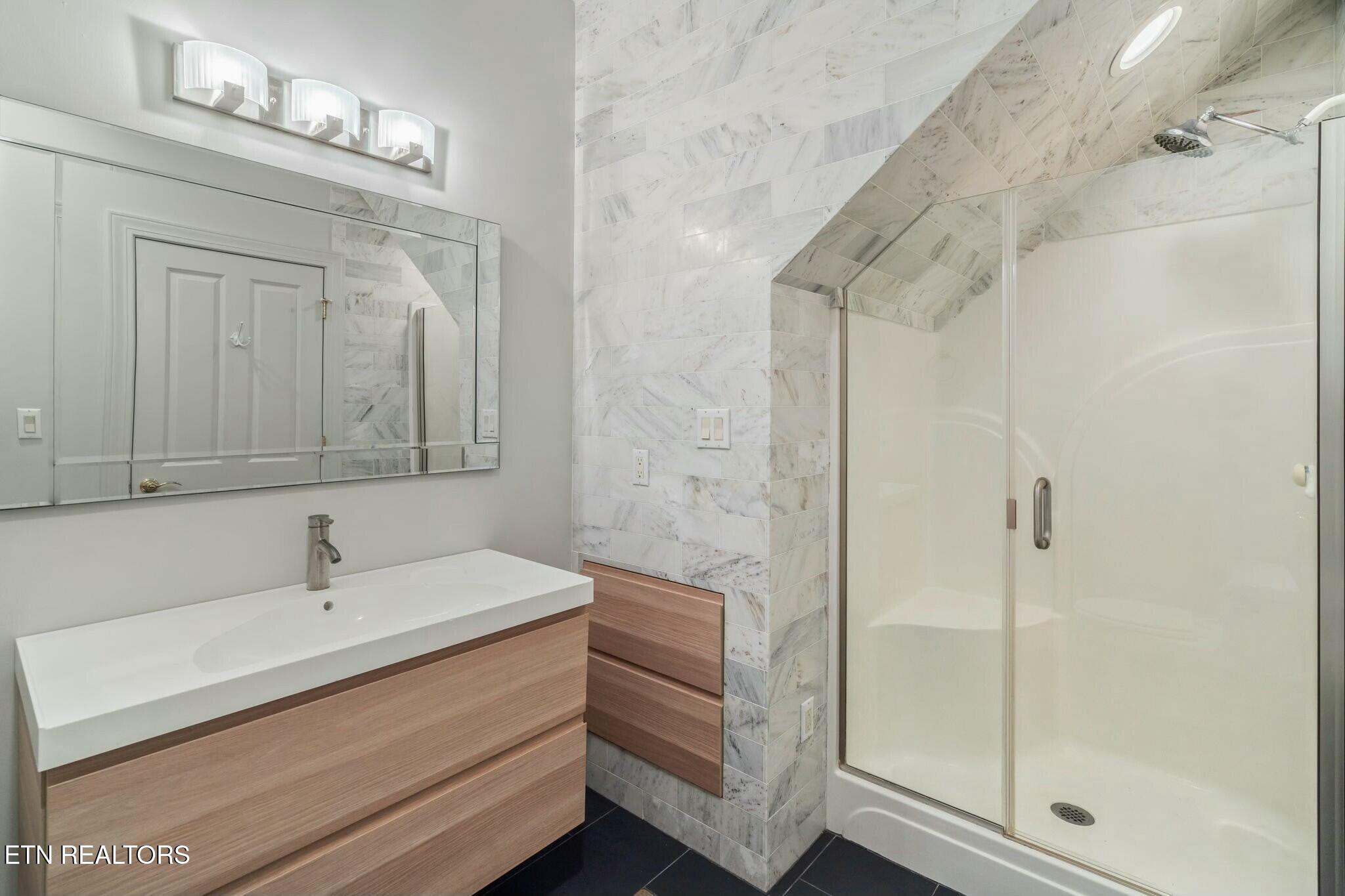 1809 Falling Waters Road Knoxville, TN 37922 - Photo 36 of 52 Guest Bath on main