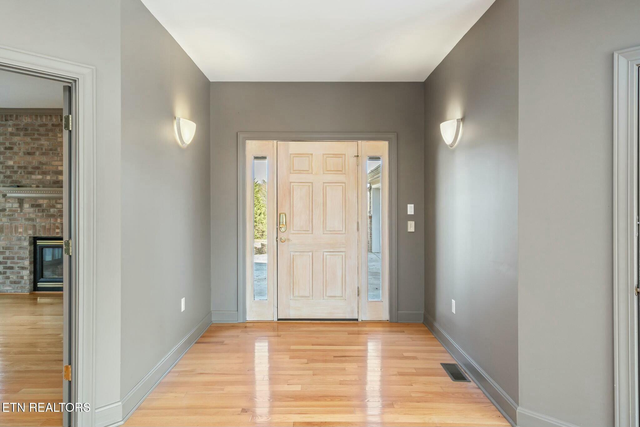 1809 Falling Waters Road Knoxville, TN 37922 - Photo 9 of 52 Foyer