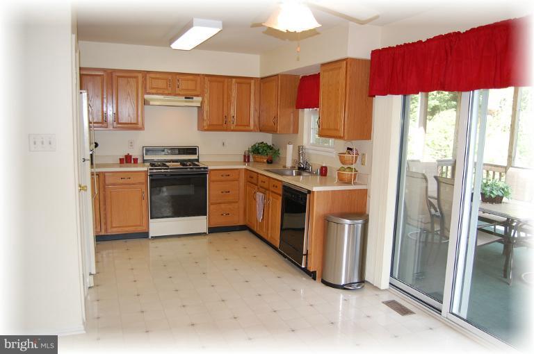 829 Sunny Chapel Road Odenton, MD 21113 - Photo 19 of 30 Kitchen
