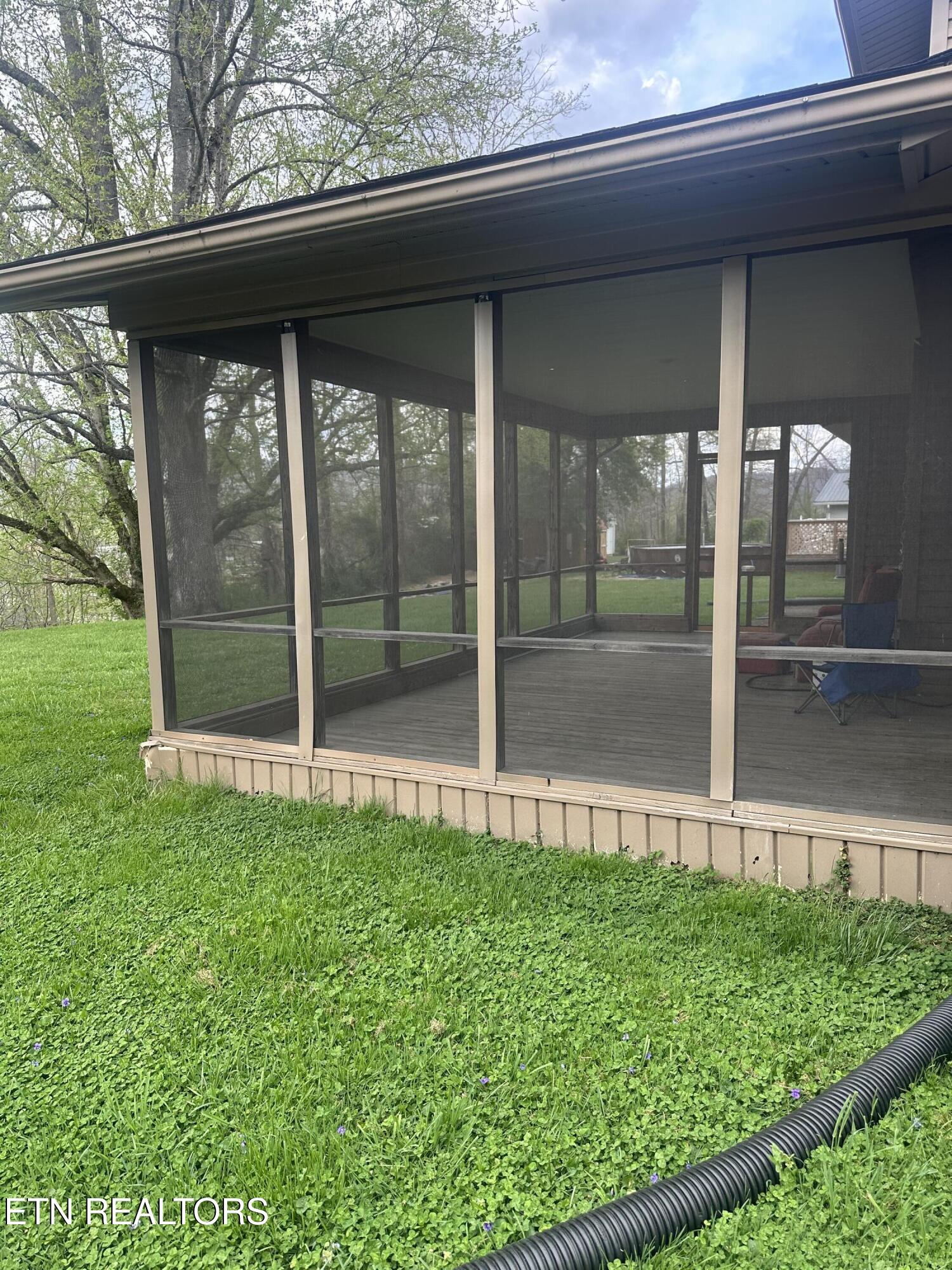 206 Summit Drive Middlesboro, KY 40965 - Photo 3 of 29 IMG_1517