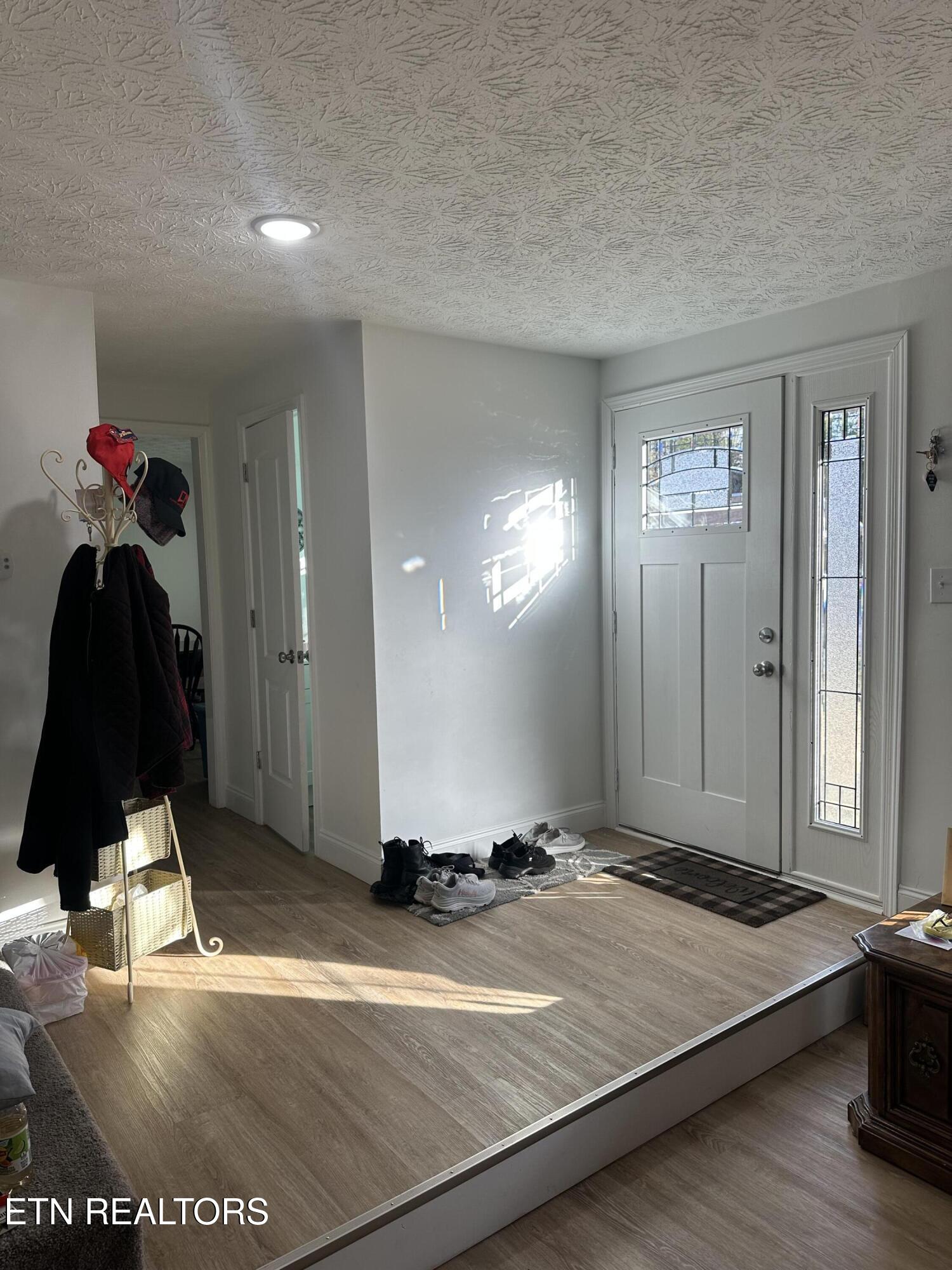 206 Summit Drive Middlesboro, KY 40965 - Photo 3 of 33 IMG_0984