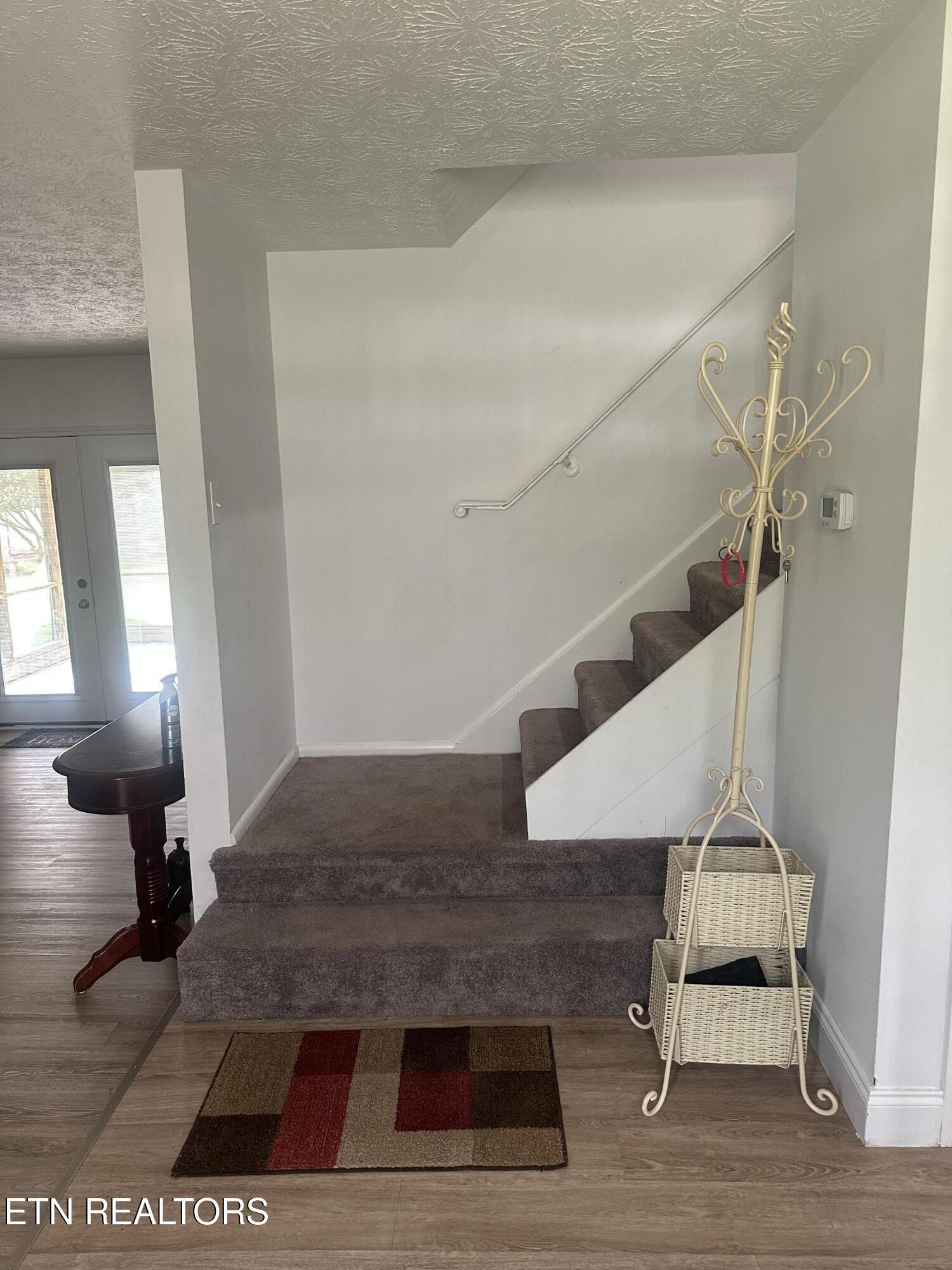 206 Summit Drive Middlesboro, KY 40965 - Photo 4 of 29 IMG_1499