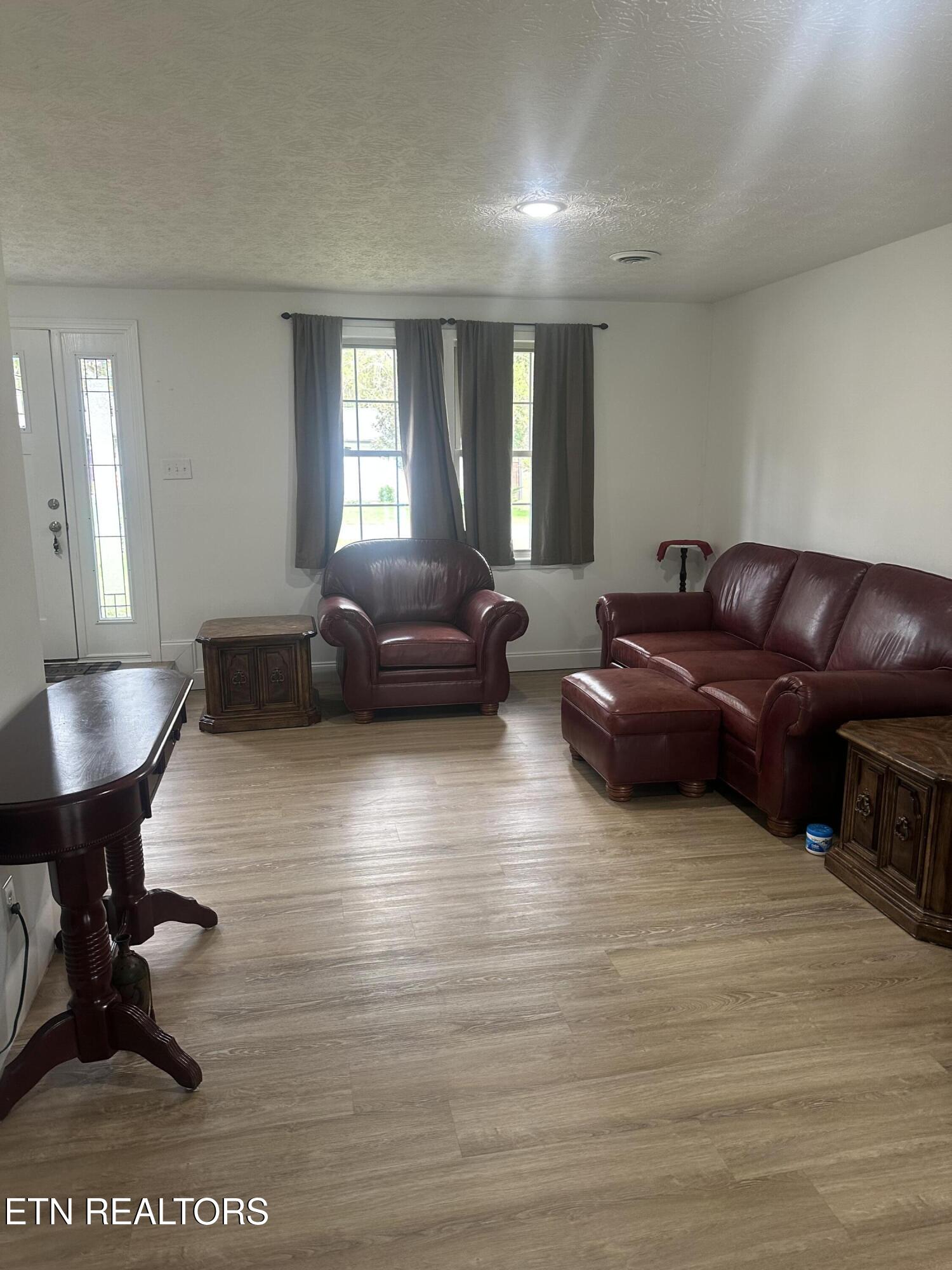 206 Summit Drive Middlesboro, KY 40965 - Photo 5 of 29 IMG_1500