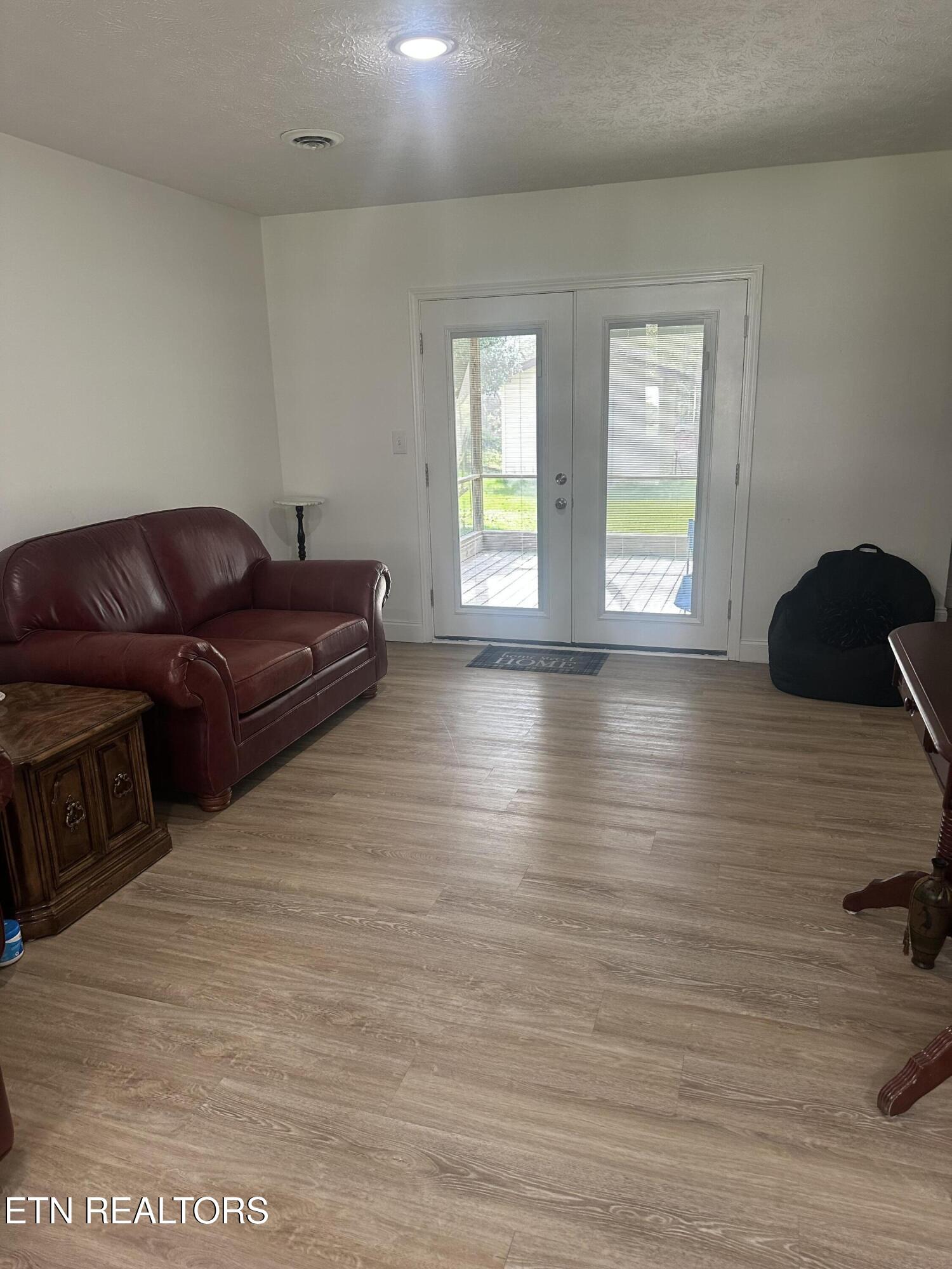 206 Summit Drive Middlesboro, KY 40965 - Photo 6 of 29 IMG_1501